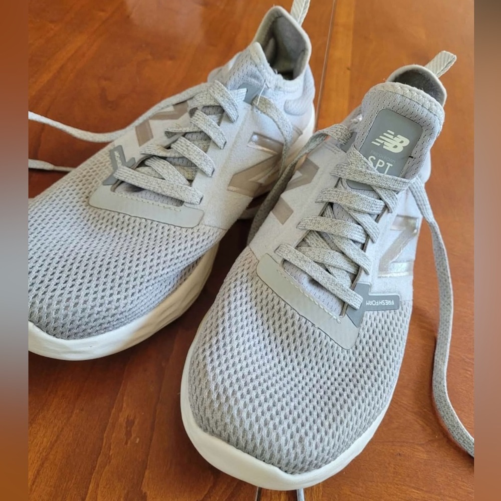 New Balance Light Gray Fresh Foam Sneakers Women’s Size 10.